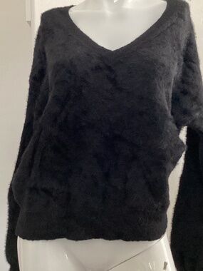 Halogen, size L, v- neck, black, long sleeve, furry sweater